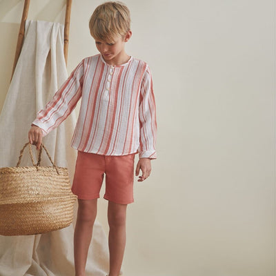 CONJUNTO DE NIÑO CAMISA DE RAYAS CORAL CON BERMUDA CORAL LISO