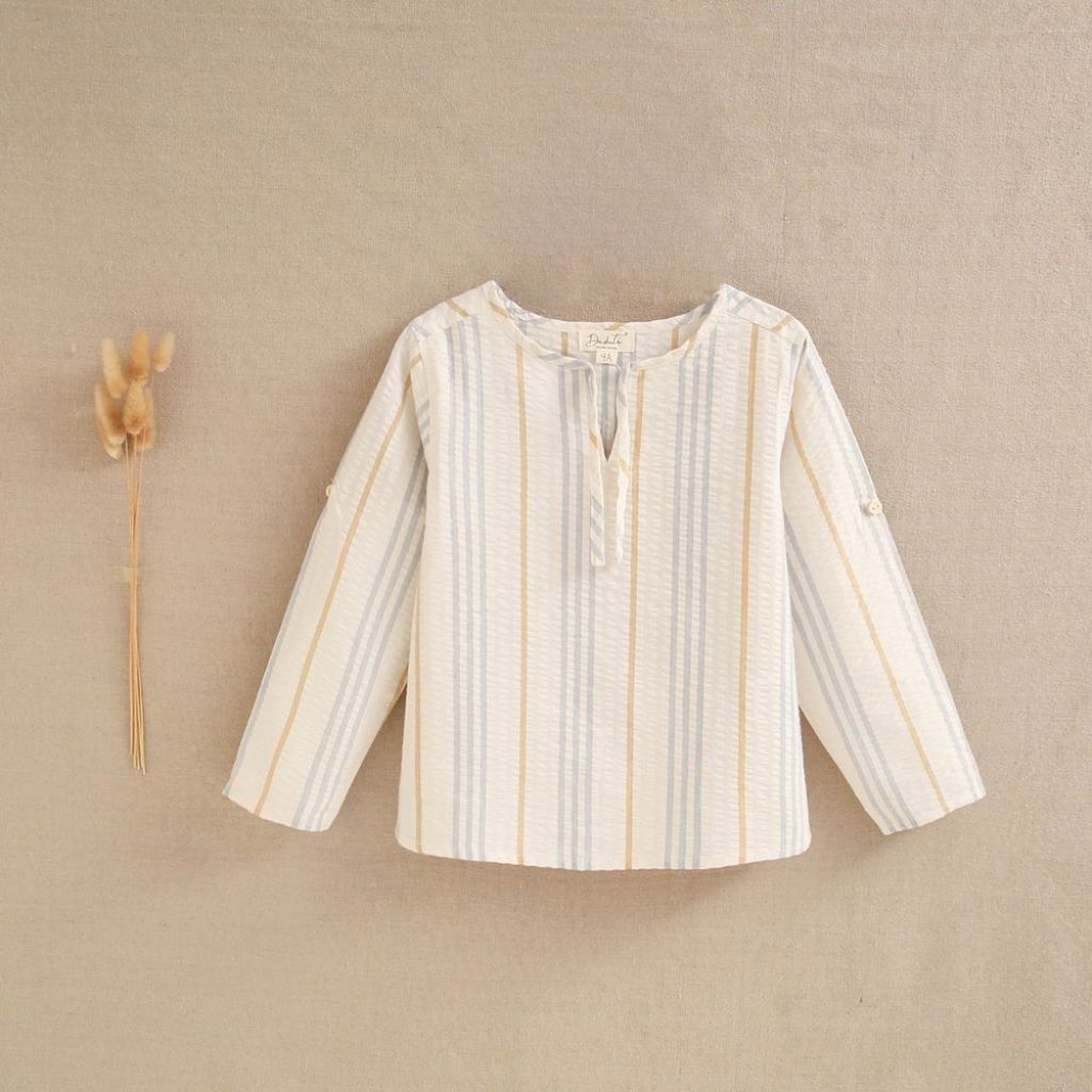 CONJUNTO DE NIÑO CAMISA DE RAYAS AZULES Y CAMEL CON BERMUDA AZUL