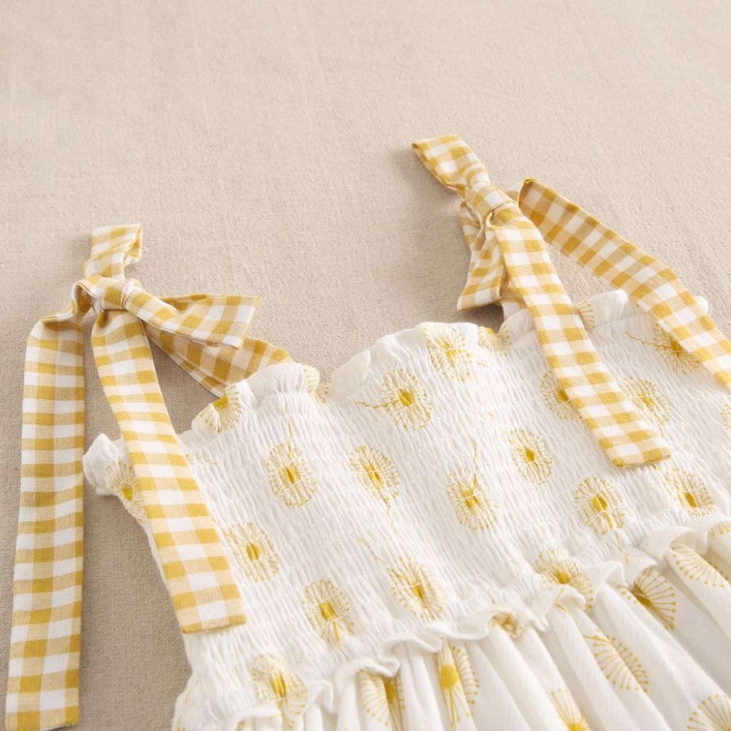 VESTIDO DE NIÑA DE TIRANTES CON ESTAMPADO DE DIENTE LEÓN EN MOSTAZA