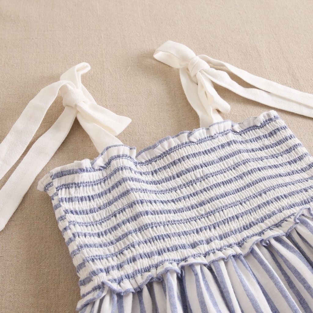 VESTIDO DE NIÑA CON RAYAS BLANCAS Y AZULES
