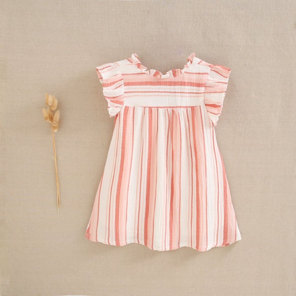 VESTIDO DE NIÑA ESTAMPADO DE RAYAS EN TONOS CORAL